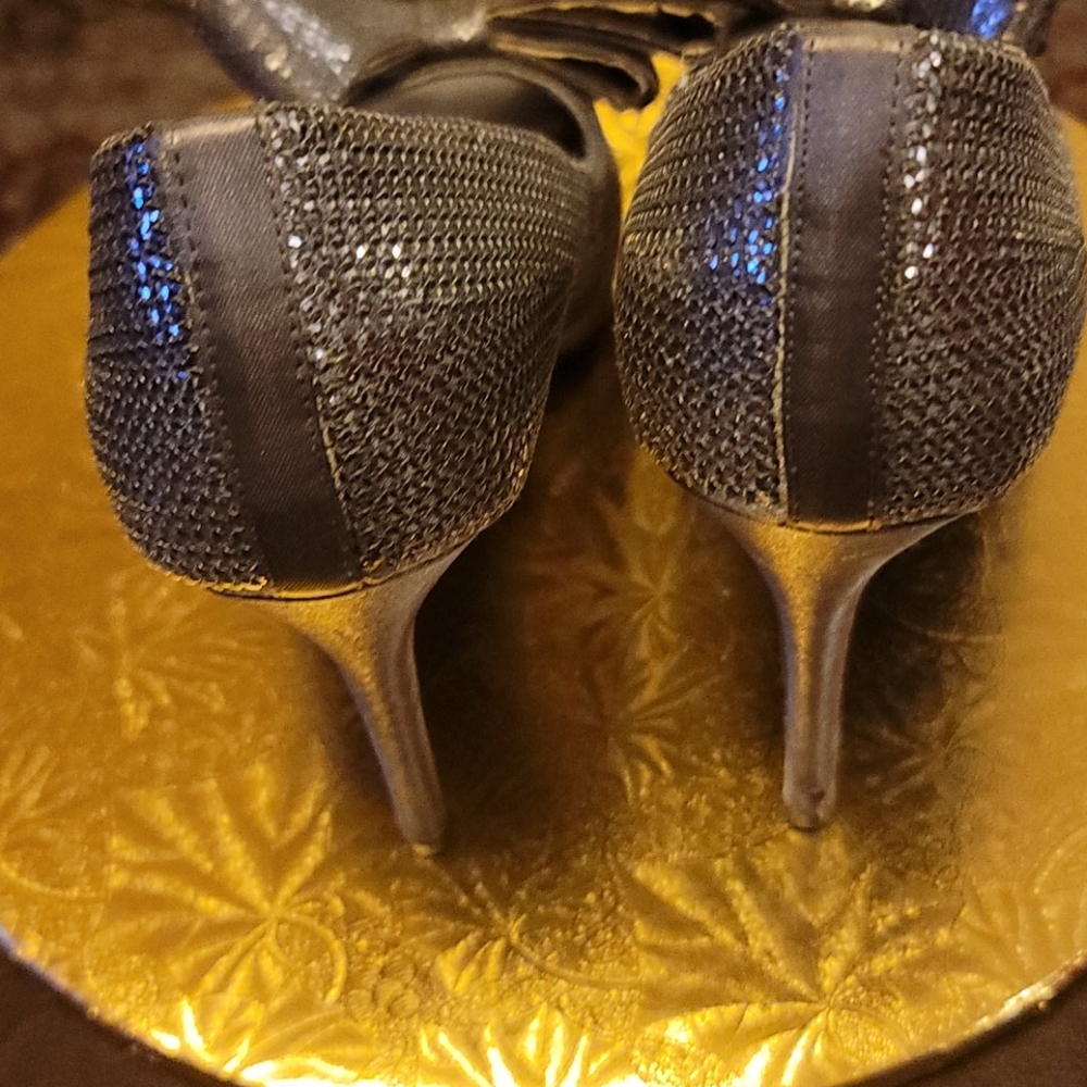 Shoes - Picture 5 of 7